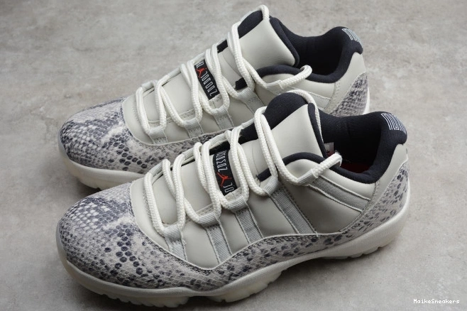 MaikeSneakers Light Jordan Snake Bone Air CD6846-002 SE Low 11 0731